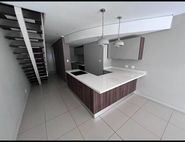 2 BEDROOM DUPLEX FOR SALE IN MENLO PARK